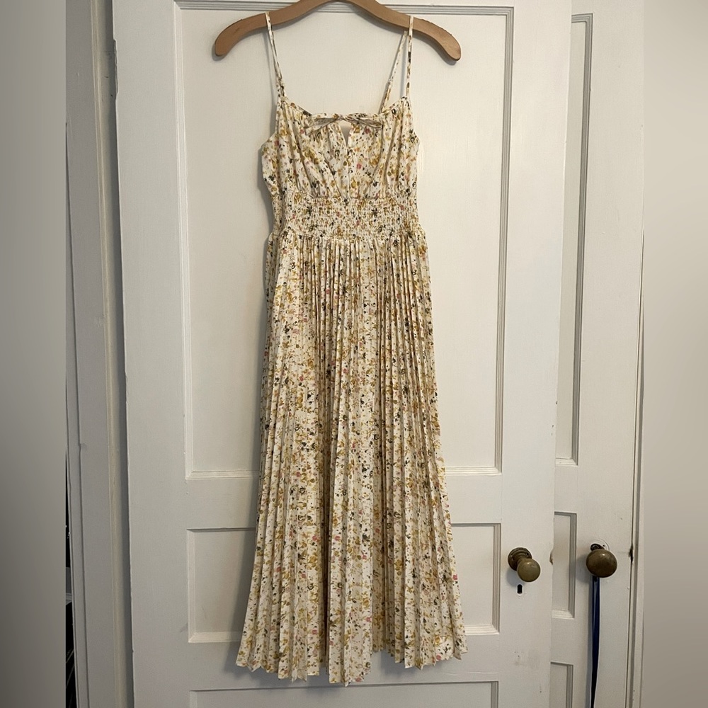 Smocked-waist pleated dress in soft posies Sz 00
